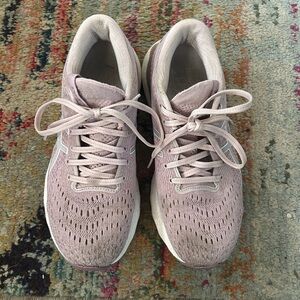 Women's Asics Nimbus size 9.5